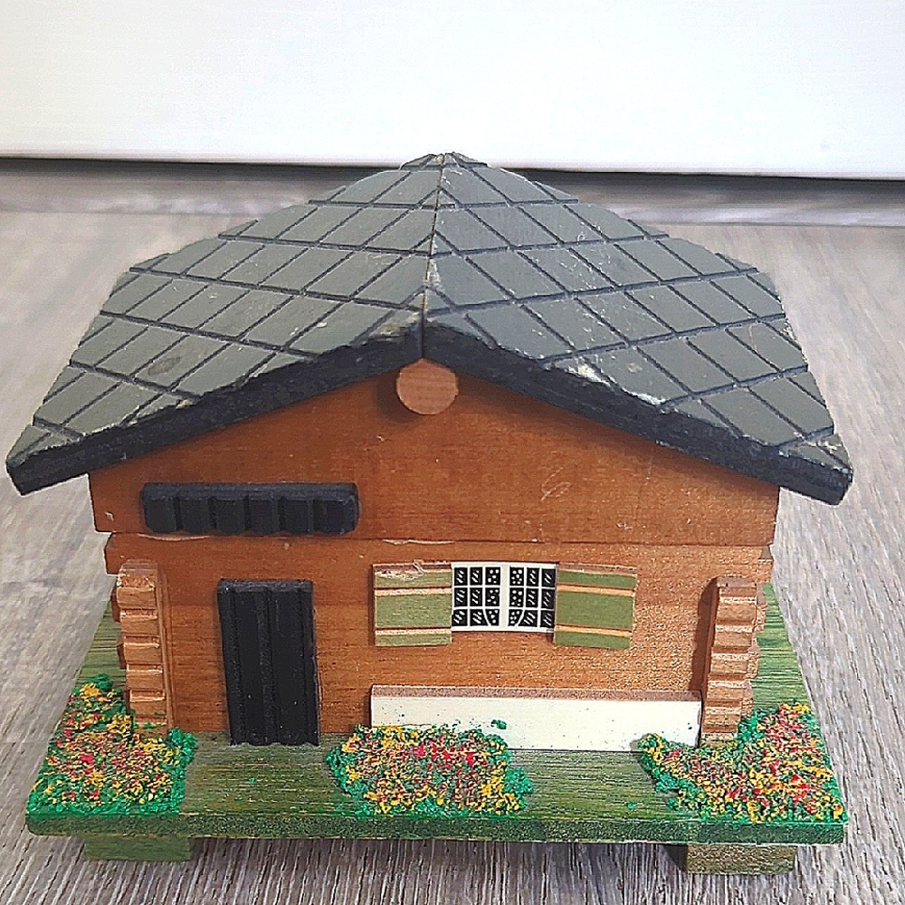 Vintage Sankyo Japan Wooden Swiss Chalet Music Box